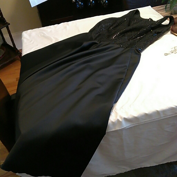 River's black super flare, sequined dress - Picture 4 of 8